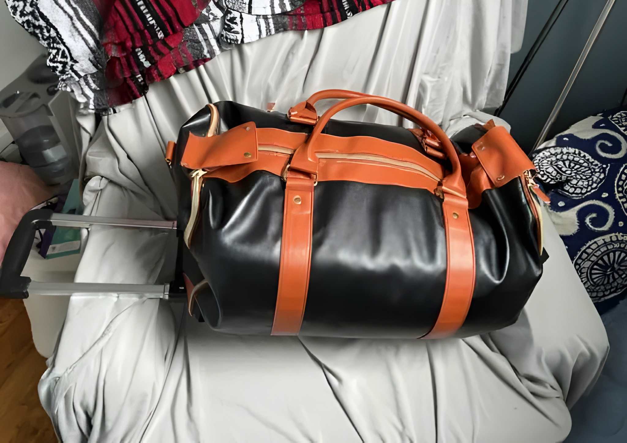 Katherine Smith with her Vohxe Travel Bag