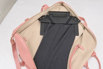 Wrinkle-free packing with a built-in hanger